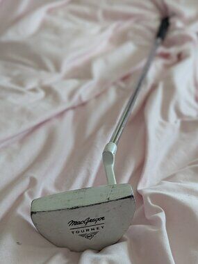 MacGregor Tourney MT RH White Mallet Putter